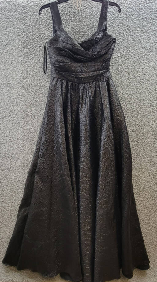 Mac Duggal Metallic Pleated Bodice Ballgown Women 4 Black Zip Closure Sleeveless
