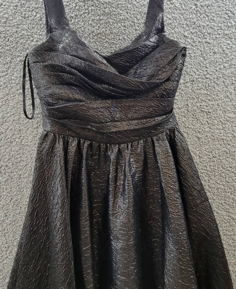 Mac Duggal Metallic Pleated Bodice Ballgown Women 4 Black Zip Closure Sleeveless