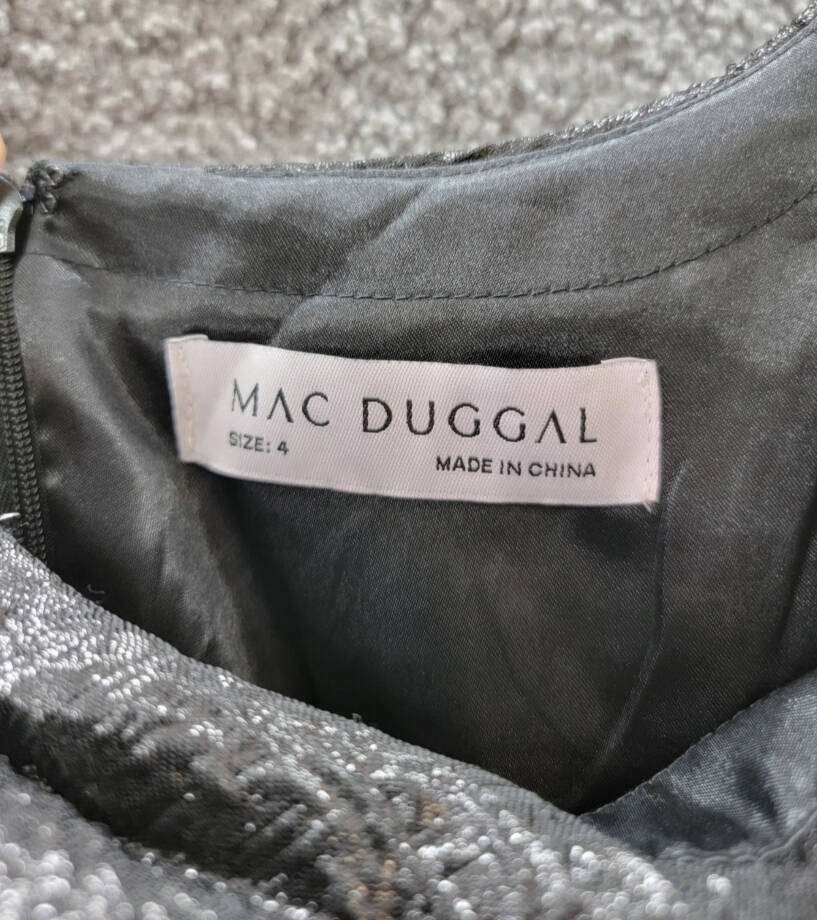 Mac Duggal Metallic Pleated Bodice Ballgown Women 4 Black Zip Closure Sleeveless