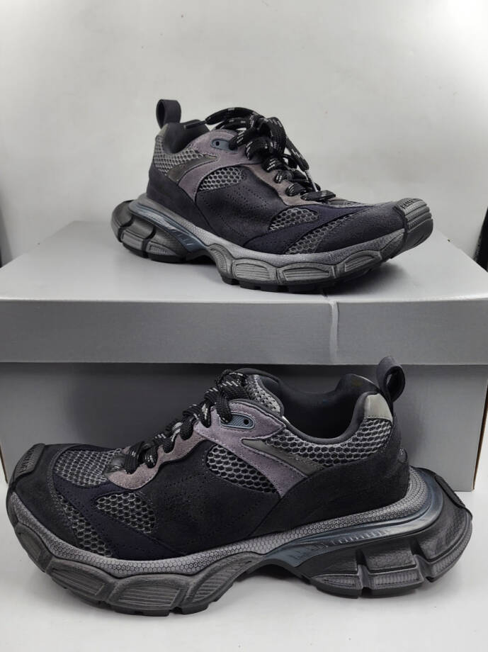 Balenciaga 3XL Lace Up Sneakers Men's 9 Gris Multi Round Toe Lace Up Closure