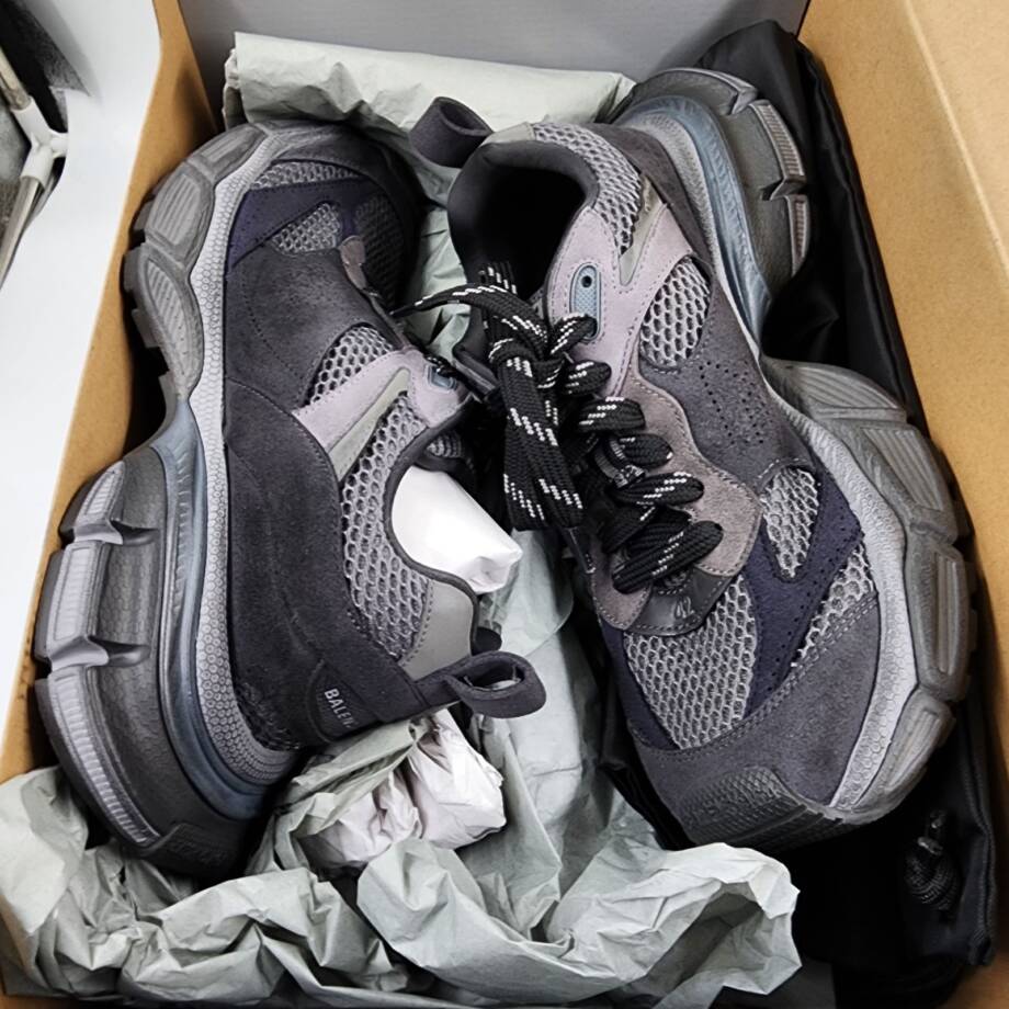 Balenciaga 3XL Lace Up Sneakers Men's 9 Gris Multi Round Toe Lace Up Closure