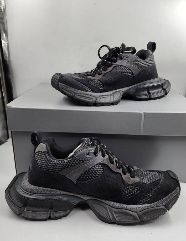 Balenciaga 3XL Lace Up Sneakers Men's 9 Gris Multi Round Toe Lace Up Closure