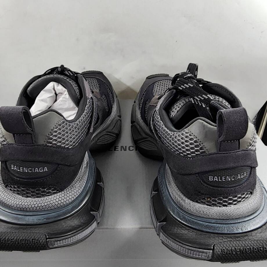 Balenciaga 3XL Lace Up Sneakers Men's 9 Gris Multi Round Toe Lace Up Closure
